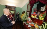 Hình ảnh Tổng Bí thư tới Nhà 67 dâng hương tưởng niệm Chủ tịch Hồ Chí Minh