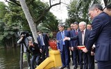 Hình ảnh Tổng Bí thư tới Nhà 67 dâng hương tưởng niệm Chủ tịch Hồ Chí Minh