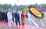 Hình ảnh Tổng Bí thư tới Nhà 67 dâng hương tưởng niệm Chủ tịch Hồ Chí Minh