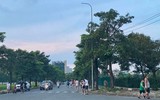 Hà Nội đóng cửa công viên, người dân tấp nập ra vỉa hè, lòng đường tập thể dục
