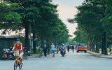 Hà Nội đóng cửa công viên, người dân tấp nập ra vỉa hè, lòng đường tập thể dục