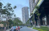 Hà Nội đóng cửa công viên, người dân tấp nập ra vỉa hè, lòng đường tập thể dục
