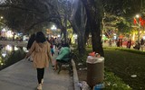 Cận cảnh Hồ Gươm, Hà Nội tấp nập khách du xuân ngày mùng 4 Tết