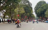 Cận cảnh Hồ Gươm, Hà Nội tấp nập khách du xuân ngày mùng 4 Tết
