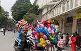 Cận cảnh Hồ Gươm, Hà Nội tấp nập khách du xuân ngày mùng 4 Tết
