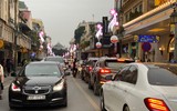 Cận cảnh Hồ Gươm, Hà Nội tấp nập khách du xuân ngày mùng 4 Tết