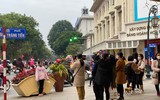 Cận cảnh Hồ Gươm, Hà Nội tấp nập khách du xuân ngày mùng 4 Tết
