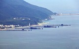 [Ảnh] Tàu ngầm Trung Quốc lầm lũi đi vào hang ngầm bí mật ở đảo Hải Nam