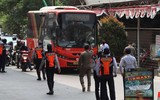 Indonesia: Không chịu đeo khẩu trang sẽ phải đi đào mộ cho các nạn nhân Covid-19 