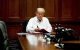  [Ảnh] Tổng thống Donald Trump và pha diễn trên “sân khấu chính trị” của nước Mỹ
