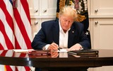  [Ảnh] Tổng thống Donald Trump và pha diễn trên “sân khấu chính trị” của nước Mỹ