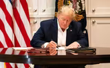  [Ảnh] Tổng thống Donald Trump và pha diễn trên “sân khấu chính trị” của nước Mỹ