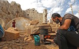 [Ảnh] Cảnh tha hương của người Syria khi lánh nạn trong các khu di tích cổ
