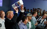 [ẢNH] Những khoảnh khắc đi vào lịch sử trong nhiệm kỳ 4 năm của Tổng thống Donald Trump