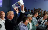 [ẢNH] Những khoảnh khắc đi vào lịch sử trong nhiệm kỳ 4 năm của Tổng thống Donald Trump