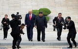[ẢNH] Những khoảnh khắc đi vào lịch sử trong nhiệm kỳ 4 năm của Tổng thống Donald Trump