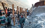 [Ảnh] Ấn Độ tìm kiếm hơn 150 người mất tích sau thảm họa sạt lở sông băng Himalaya