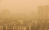 [Ảnh] Bão cát quét vào Bắc Kinh sau khi hoành hành ở Mông Cổ