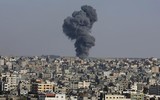 [Ảnh] Giữa bom đạn, người Hồi giáo Palestine vẫn tập trung cầu nguyện tại thánh đường ở Jerusalem