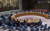 [Ảnh] Giữa bom đạn, người Hồi giáo Palestine vẫn tập trung cầu nguyện tại thánh đường ở Jerusalem