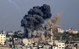 [Ảnh] Giữa bom đạn, người Hồi giáo Palestine vẫn tập trung cầu nguyện tại thánh đường ở Jerusalem