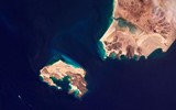 [Ảnh] Ai thực sự đứng sau căn cứ không quân bí ẩn trên đảo núi lửa ở Yemen?