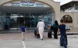 [Ảnh] Taliban chiếm dinh Tổng thống, người dân Kabul tháo chạy khỏi Thủ đô