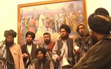 [Ảnh] Taliban chiếm dinh Tổng thống, người dân Kabul tháo chạy khỏi Thủ đô
