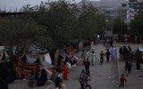 [Ảnh] Nhói lòng cảnh hàng nghìn gia đình tị nạn mắc kẹt ở Thủ đô Kabul 