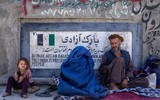 [Ảnh] Nhói lòng cảnh hàng nghìn gia đình tị nạn mắc kẹt ở Thủ đô Kabul 