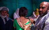 [Ảnh] Nhói lòng cảnh hàng nghìn gia đình tị nạn mắc kẹt ở Thủ đô Kabul 