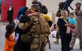 [Ảnh] Người tị nạn Afghanistan đến Mỹ trải qua sàng lọc an ninh thế nào?