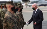 [Ảnh] Tổng thống Joe Biden đau đớn đón thi thể lính Mỹ từ Afghanistan