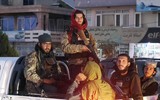 [Ảnh] Tổng thống Joe Biden đau đớn đón thi thể lính Mỹ từ Afghanistan