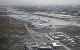[Ảnh] Chiếm được sân bay Kabul, Taliban làm sao vận hành trở lại?