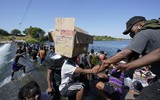 [Ảnh] Mỹ ứng phó với hàng nghìn người Haiti vượt biên giới Mexico, ‘đóng đô’ ở bang Texas