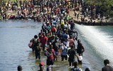 [Ảnh] Mỹ ứng phó với hàng nghìn người Haiti vượt biên giới Mexico, ‘đóng đô’ ở bang Texas