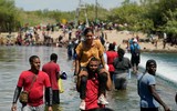 [Ảnh] Mỹ ứng phó với hàng nghìn người Haiti vượt biên giới Mexico, ‘đóng đô’ ở bang Texas