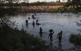 [Ảnh] Mỹ ứng phó với hàng nghìn người Haiti vượt biên giới Mexico, ‘đóng đô’ ở bang Texas