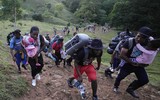 [Ảnh] Mỹ ứng phó với hàng nghìn người Haiti vượt biên giới Mexico, ‘đóng đô’ ở bang Texas