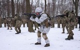 Hàng nghìn thanh niên Ukraine gia nhập lực lượng dự bị và ráo riết luyện tập