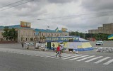 Hình ảnh tương phản về các công trình ở Ukraine trước và sau khi bị trúng bom