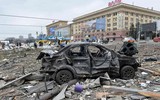 Hình ảnh tương phản về các công trình ở Ukraine trước và sau khi bị trúng bom