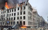 Hình ảnh tương phản về các công trình ở Ukraine trước và sau khi bị trúng bom