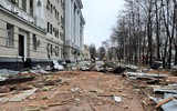 Hình ảnh tương phản về các công trình ở Ukraine trước và sau khi bị trúng bom