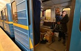 Hình ảnh người dân Kiev với cuộc sống trú ẩn ở các ga tàu điện ngầm
