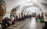Hình ảnh người dân Kiev với cuộc sống trú ẩn ở các ga tàu điện ngầm
