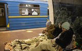 Hình ảnh người dân Kiev với cuộc sống trú ẩn ở các ga tàu điện ngầm