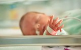 Trẻ sơ sinh có 26 ngón tay chân được tin là hiện thân của nữ thần Ấn Độ