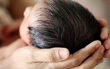 Trẻ sơ sinh có 26 ngón tay chân được tin là hiện thân của nữ thần Ấn Độ